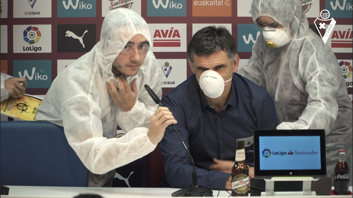 Evacúan a Mendilibar de rueda de prensa... ¡por alerta de virus! Evacúan a Mendilibar de rueda de prensa... ¡por alerta de virus!