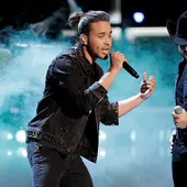 Los músicos Prince Royce y Gerardo Ortiz se presentan durante los premios Grammy Latino Los músicos Prince Royce y Gerardo Ortiz se presentan durante los premios Grammy Latino