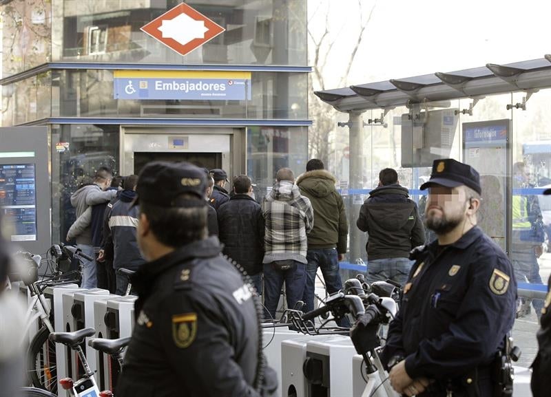 La Fiscalía pide 20 años para el inmigrante que mató a un policía al arrojarle al tren La Fiscalía pide 20 años para el inmigrante que mató a un policía al arrojarle al tren