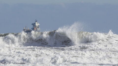 Olas de m&aacute;s de ocho metros en el Cant&aacute;brico