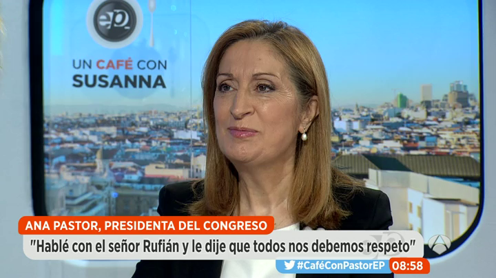 Ana Pastor: "Pablo Iglesias me dijo que le disgustó el despliegue de la bandera republicana" Ana Pastor: "Pablo Iglesias me dijo que le disgustó el despliegue de la bandera republicana"