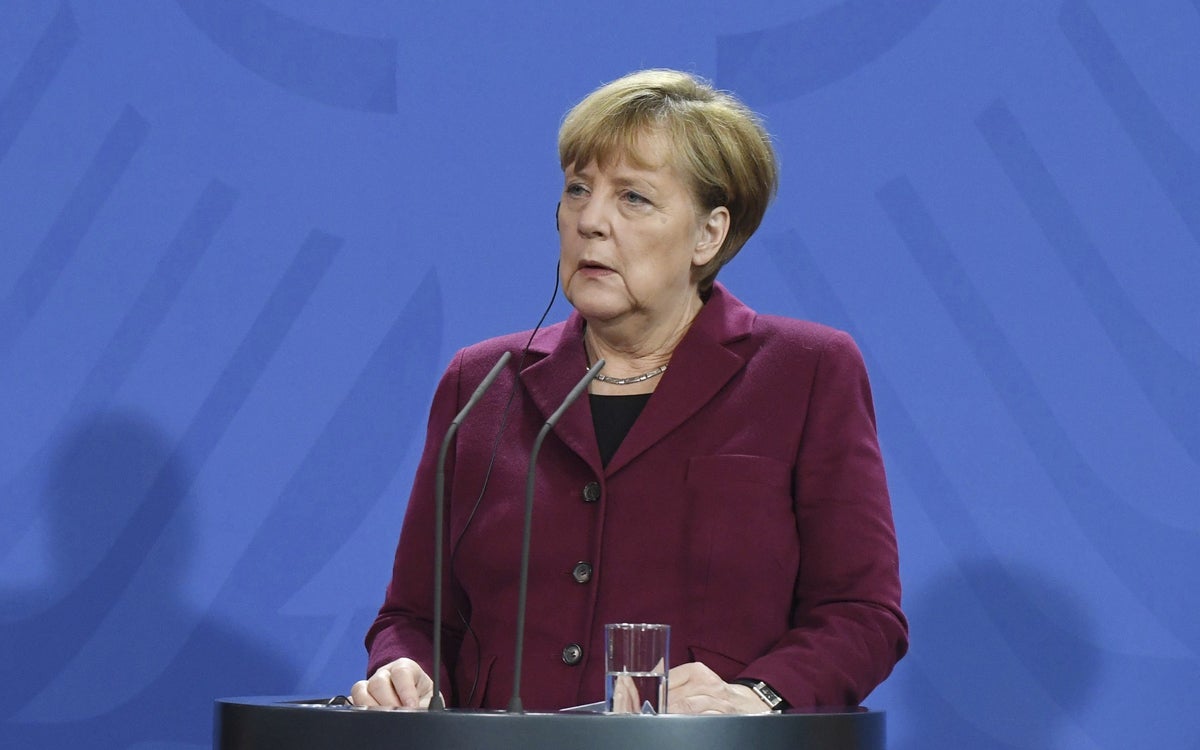 Merkel muestra sus dolor ante los muertos y heridos en el mercadillo de Berlín Merkel muestra sus dolor ante los muertos y heridos en el mercadillo de Berlín