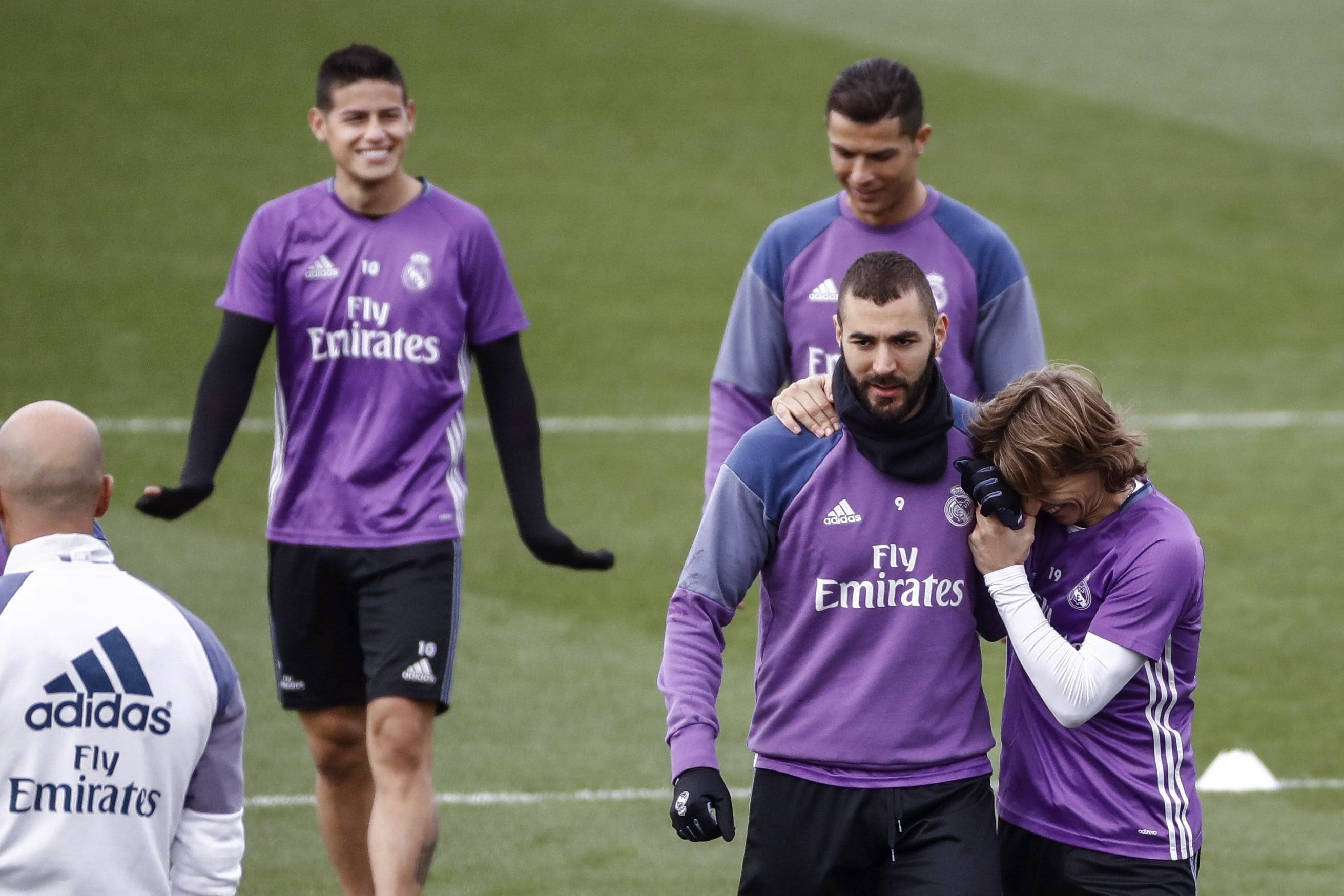 Benzema entrena con el resto del grupo y podrá estar en El Calderón Benzema entrena con el resto del grupo y podrá estar en El Calderón