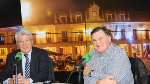 José Antonio Camacho y Enrique Cerezo, en el estudio de Onda Cero. José Antonio Camacho y Enrique Cerezo, en el estudio de Onda Cero.