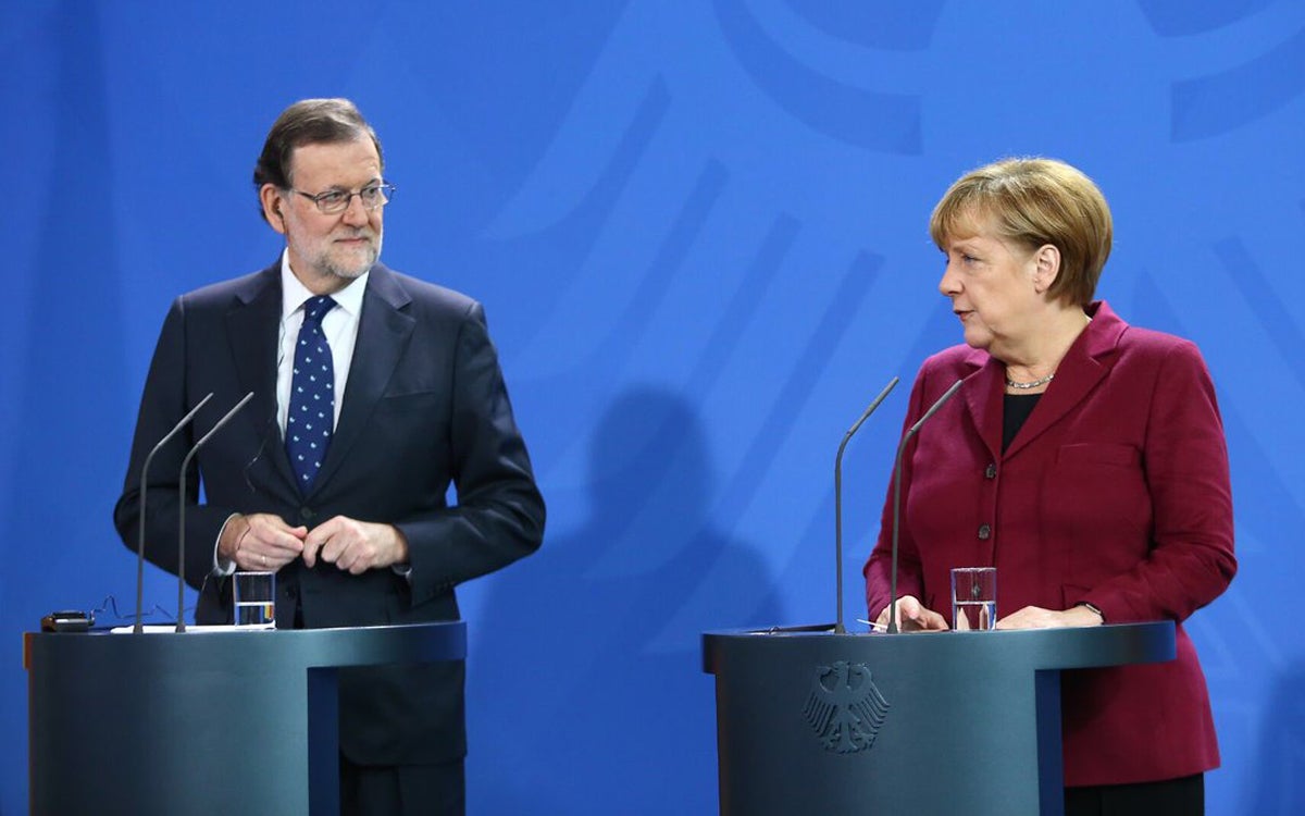 Rajoy confía en que en el futuro se cumplan los acuerdos con el PSOE, pese a su actitud con Fernández Díaz Rajoy confía en que en el futuro se cumplan los acuerdos con el PSOE, pese a su actitud con Fernández Díaz