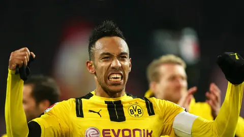 Aubameyan celebra un gol Aubameyan celebra un gol