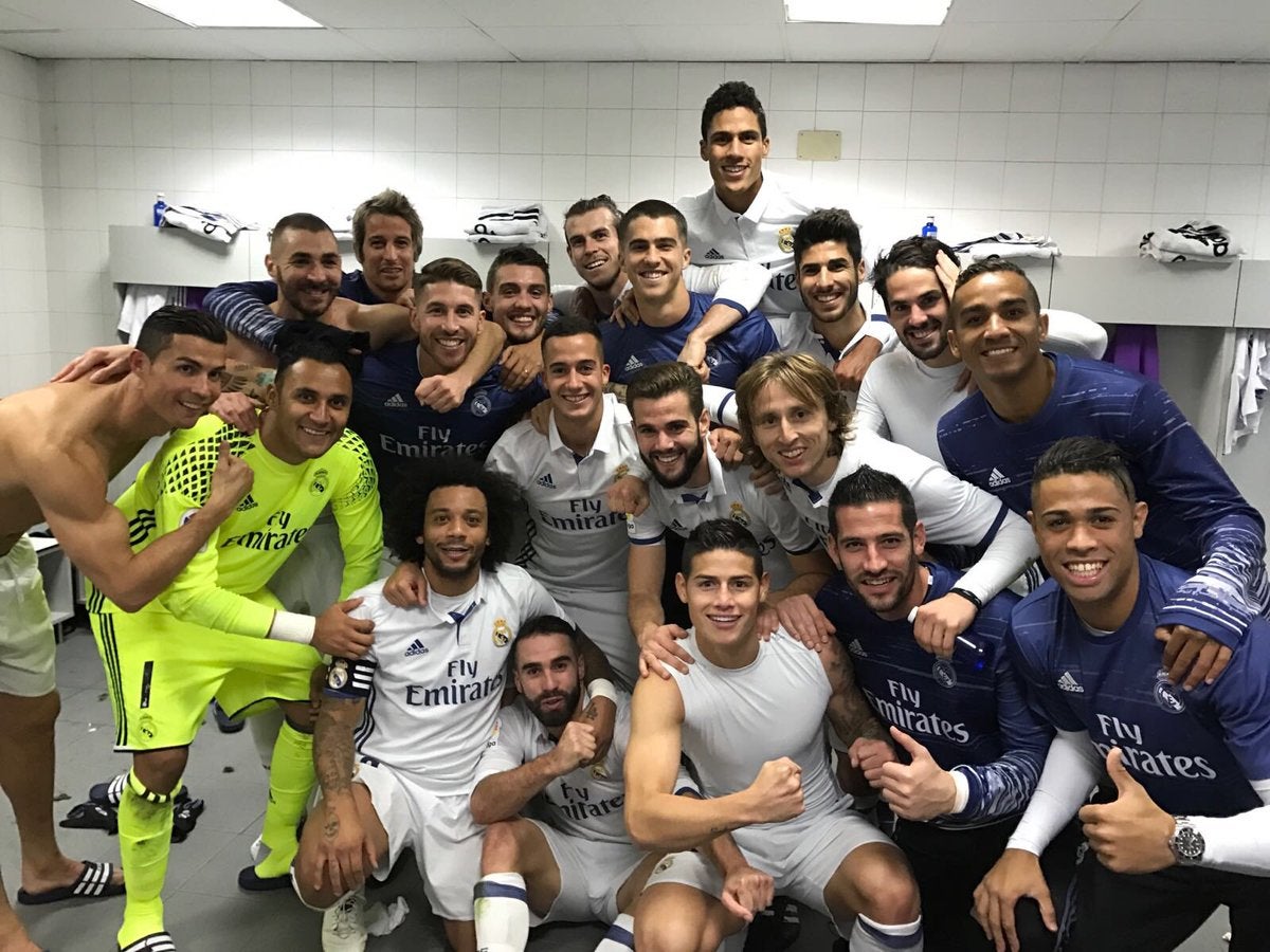 La foto de la celebración del Real Madrid en el vestuario del Vicente Calderón La foto de la celebración del Real Madrid en el vestuario del Vicente Calderón