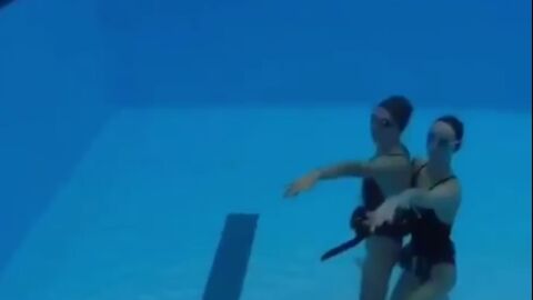 El equipo de nataci&oacute;n sincronizada realiza un 'Mannequin Challenge' 