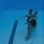 El equipo de natación sincronizada realiza un 'Mannequin Challenge'