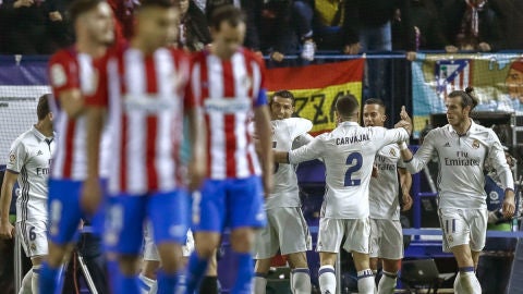 El Real Madrid celebra un gol con el Atl&eacute;tico