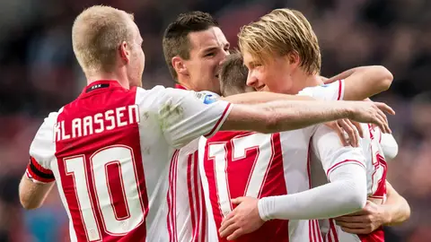 Dolberg celebra un gol con el Ajax Dolberg celebra un gol con el Ajax