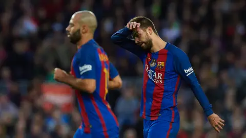 Piqué se lamenta tras una ocasión perdida ante el Málaga Piqué se lamenta tras una ocasión perdida ante el Málaga