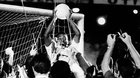 El histórico gol número mil de Pelé El histórico gol número mil de Pelé