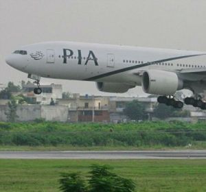 Un avión de Pakistan International Airlines Un avión de Pakistan International Airlines