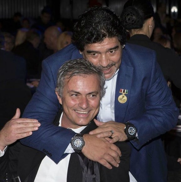 Mourinho recibió una llamada de Maradona tras empatar con el Arsenal: "Gracias Diego" Mourinho recibió una llamada de Maradona tras empatar con el Arsenal: "Gracias Diego"