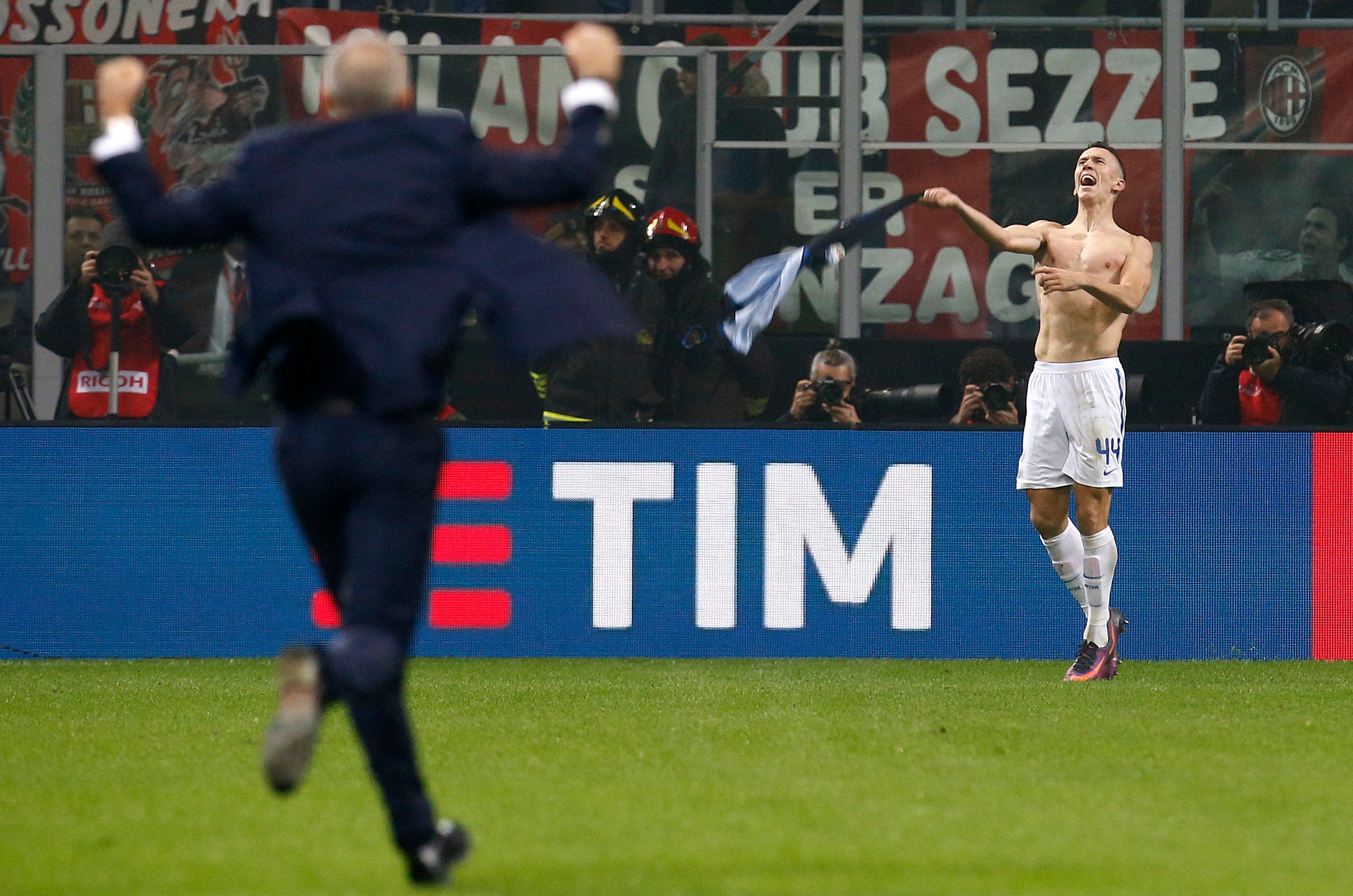 Perisic rescata un punto para el Inter tras dos golazos de Suso en San Siro Perisic rescata un punto para el Inter tras dos golazos de Suso en San Siro