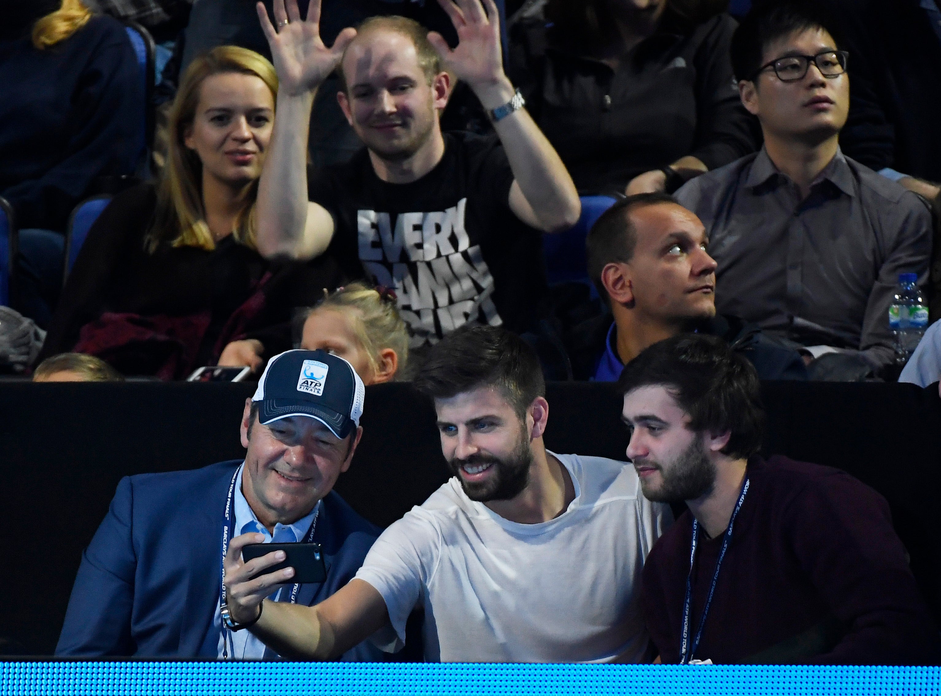 Piqué, junto al actor Kevin Spacey en la final de la Copa Masters Piqué, junto al actor Kevin Spacey en la final de la Copa Masters