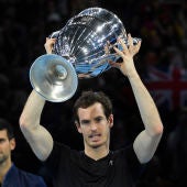 Andy Murray levanta la Copa Masters ante Djokovic