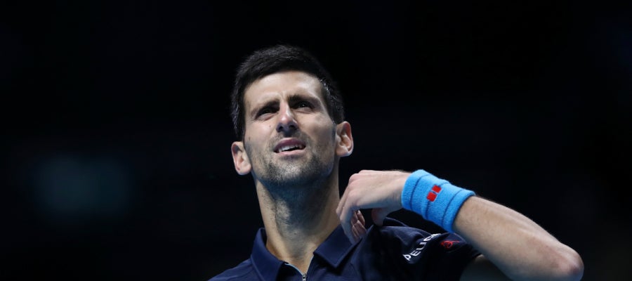 Djokovic mira al cielo Djokovic mira al cielo