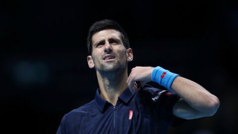 Djokovic mira al cielo