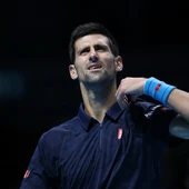 Djokovic mira al cielo Djokovic mira al cielo