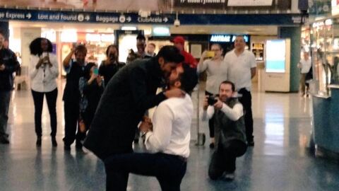 Pedida de mano en el metro de Nueva York 