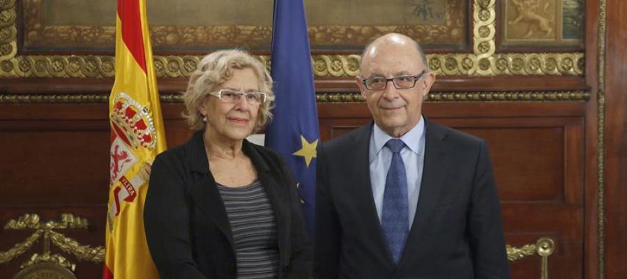 Reunión entre Manuela Carmena y Cristóbal Montoro Reunión entre Manuela Carmena y Cristóbal Montoro