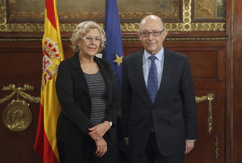 El Ministerio de Hacienda aprueba el plan económico financiero de Carmena El Ministerio de Hacienda aprueba el plan económico financiero de Carmena