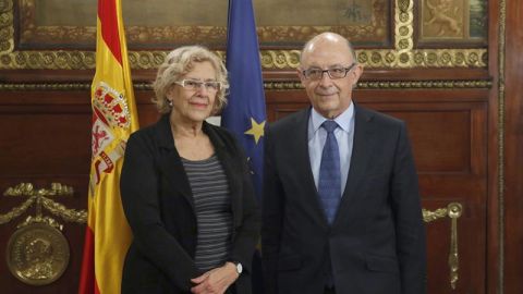 Reuni&oacute;n entre Manuela Carmena y Crist&oacute;bal Montoro