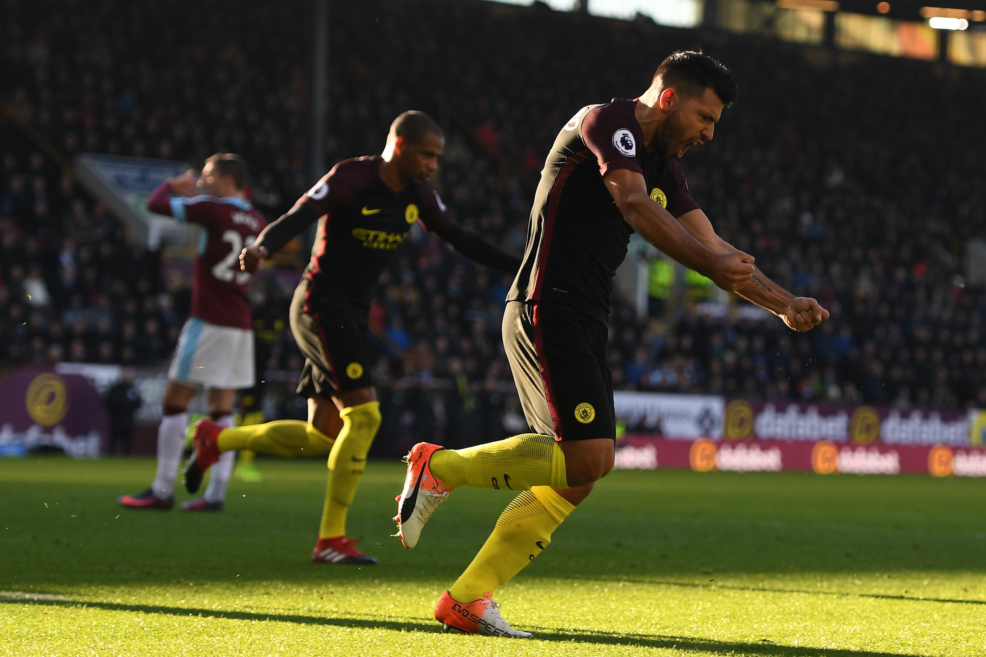 Un doblete de Agüero da la victoria al Manchester City ante el modesto Burnley Un doblete de Agüero da la victoria al Manchester City ante el modesto Burnley