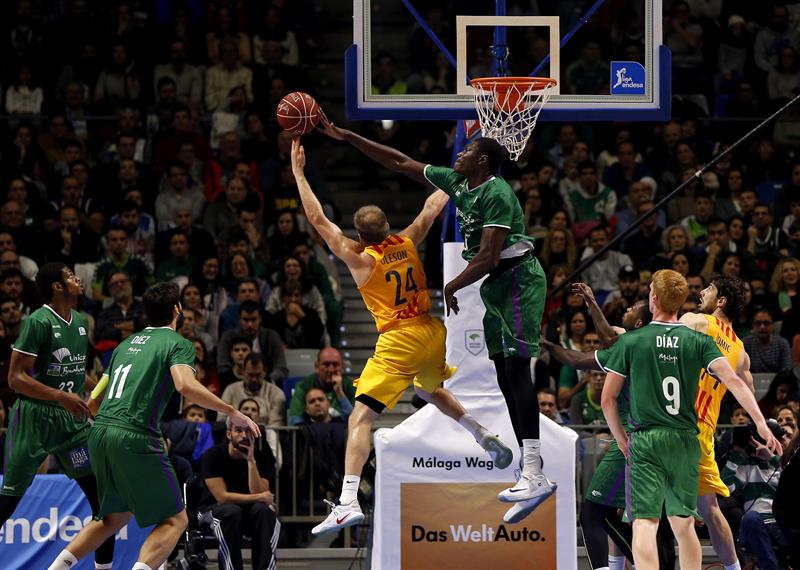 El Unicaja doblega al Barcelona tras forzar la prórroga El Unicaja doblega al Barcelona tras forzar la prórroga