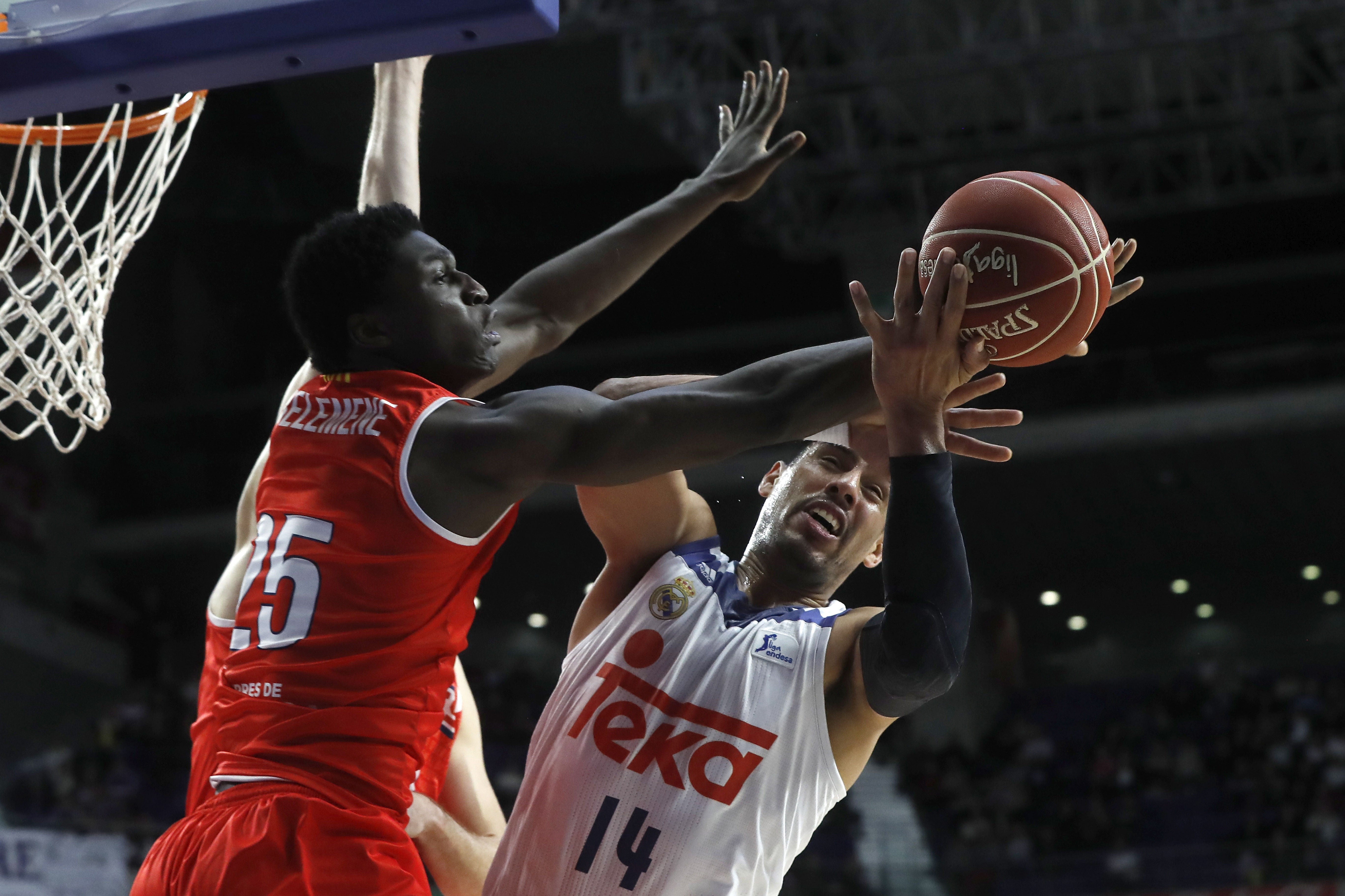 Llull vuelve a ejercer de líder en la gris victoria del Madrid ante el Manresa Llull vuelve a ejercer de líder en la gris victoria del Madrid ante el Manresa