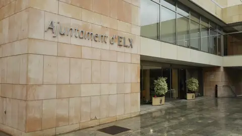 Fachada del Ayuntamiento de Elche en una imagen de archivo. Elche