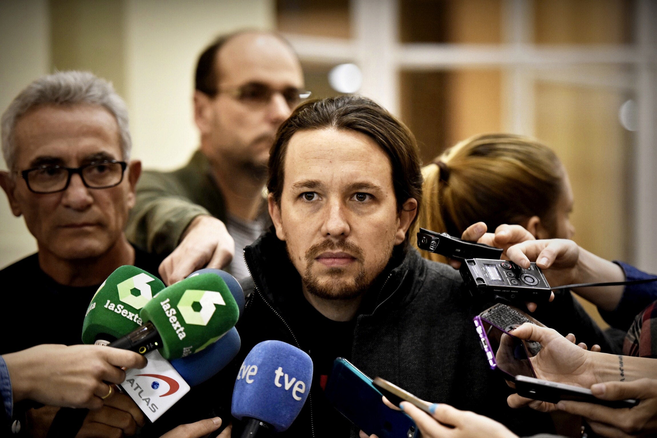 Iglesias sugiere a Errejón que le plante cara si así lo desea Iglesias sugiere a Errejón que le plante cara si así lo desea