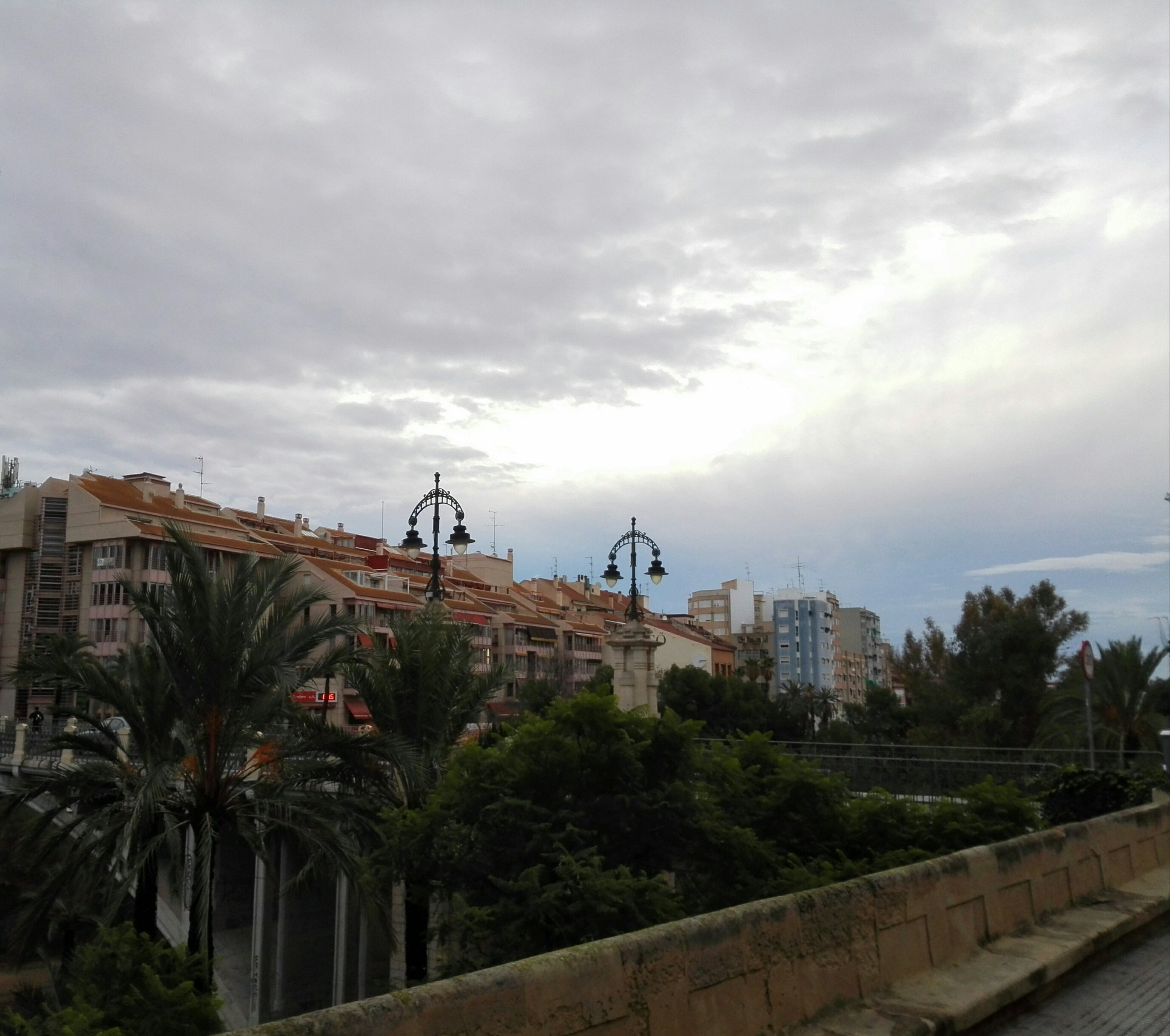 El riesgo de lluvia no desaparece pero es bajo El riesgo de lluvia no desaparece pero es bajo