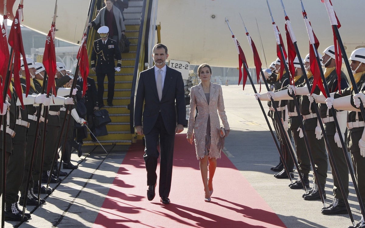 Solemne bienvenida a los Reyes de España a su llegada a Oporto Solemne bienvenida a los Reyes de España a su llegada a Oporto