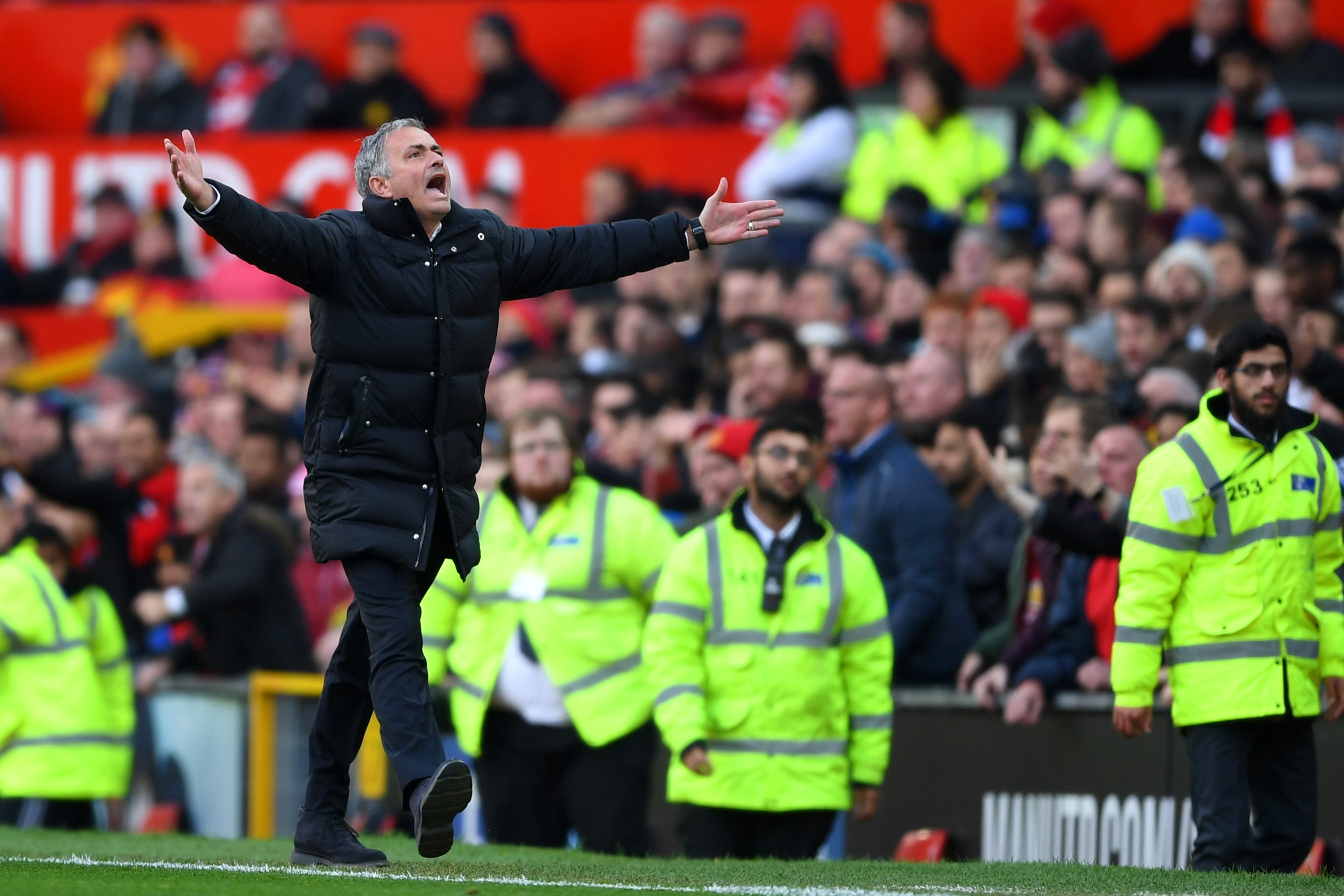 José Mourinho podría ser sancionado de dos a seis partidos por su última expulsión José Mourinho podría ser sancionado de dos a seis partidos por su última expulsión