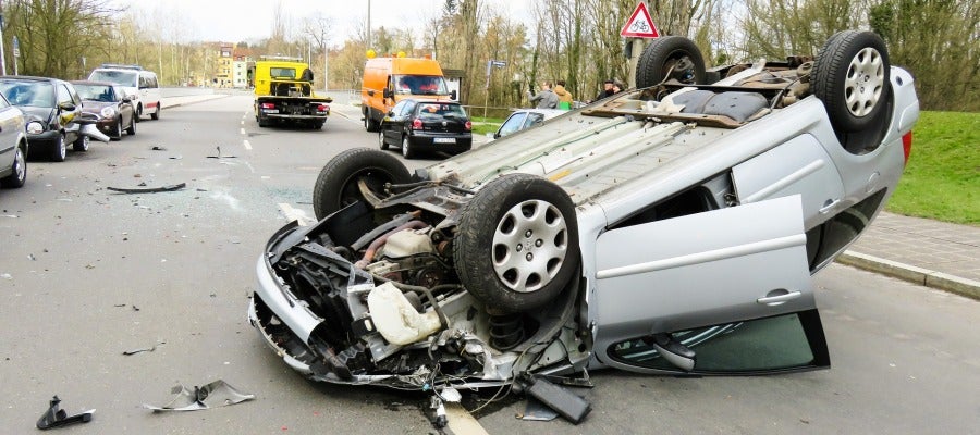 Un coche siniestrado Un coche siniestrado