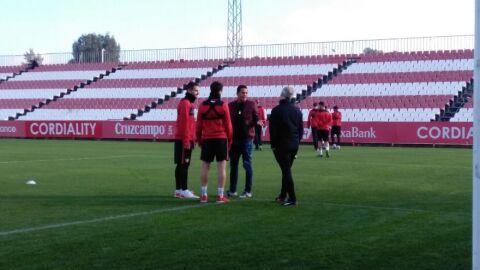Carlos Bacca, en el entrenamiento del Sevilla