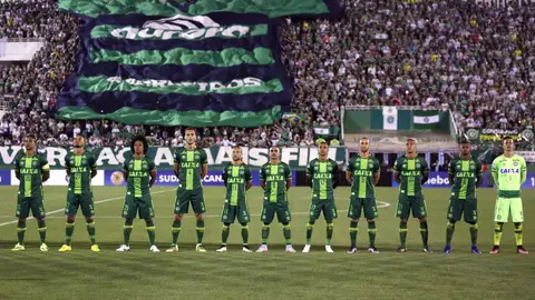 El Chapecoense tuvo que cambiar a última hora sus planes de vuelo por una decisión de la autoridad brasileña El Chapecoense tuvo que cambiar a última hora sus planes de vuelo por una decisión de la autoridad brasileña