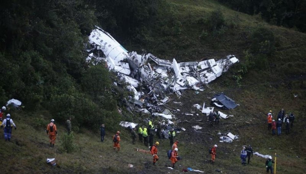 Captura de video de las operaciones de rescate tras el accidente del avión en el que viajaba la plantilla del club brasileño de fútbol Chapecoense