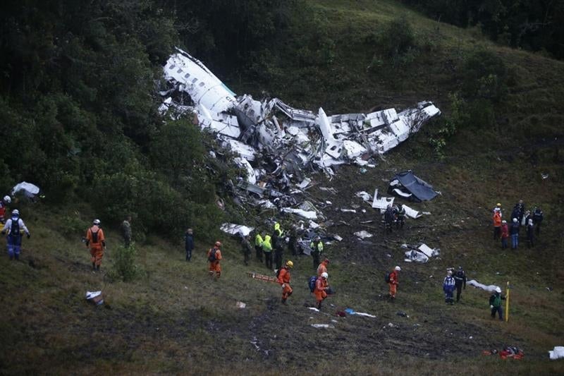 Al menos 71 muertos y seis supervivientes en el accidente del avión del Chapecoense en Colombia Al menos 71 muertos y seis supervivientes en el accidente del avión del Chapecoense en Colombia