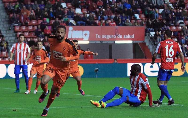 El Eibar toma ventaja en el último minuto ante el Sporting El Eibar toma ventaja en el último minuto ante el Sporting
