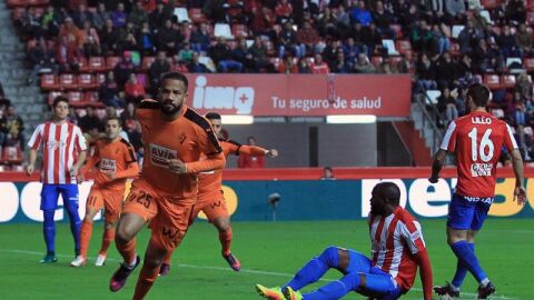Beb&eacute; celebra su tanto ante el Sporting