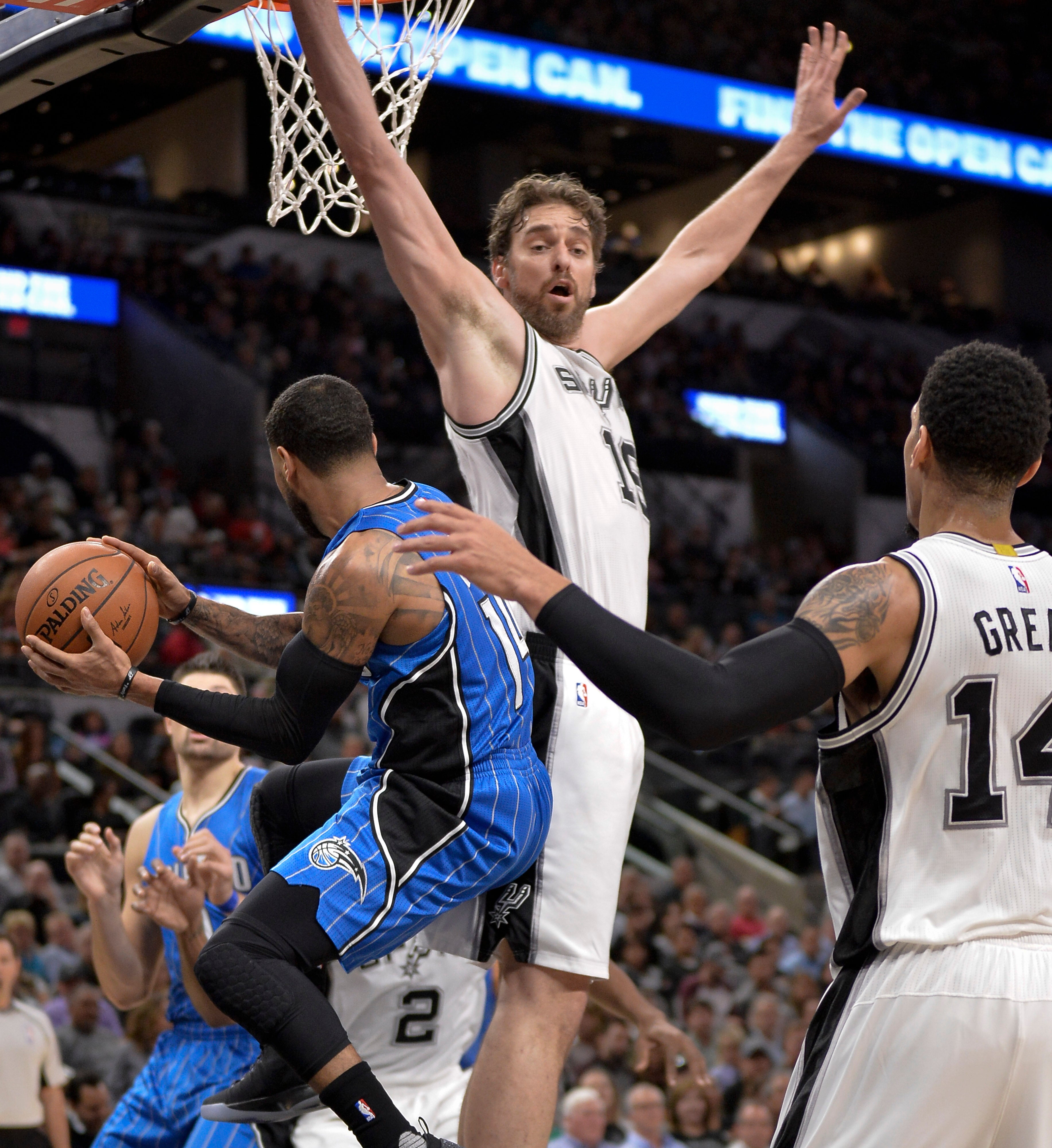 Ibaka y los Magic asaltan la casa de los Spurs de Pau Gasol Ibaka y los Magic asaltan la casa de los Spurs de Pau Gasol