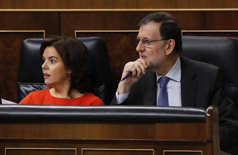 Sáenz de Santamaría promete buscar el consenso en Cataluña dentro de la legalidad Sáenz de Santamaría promete buscar el consenso en Cataluña dentro de la legalidad