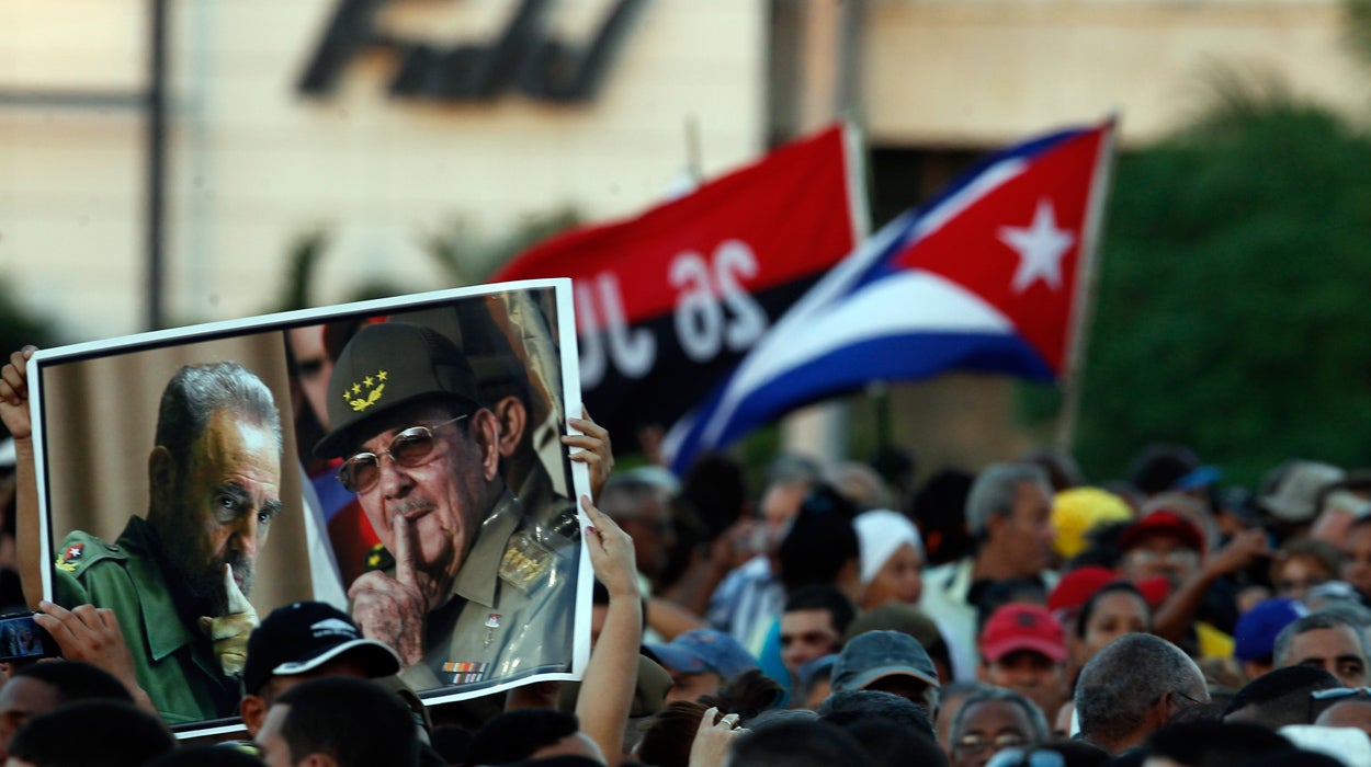 Raúl Castro despide a su hermano Fidel con un paseo por la historia Raúl Castro despide a su hermano Fidel con un paseo por la historia