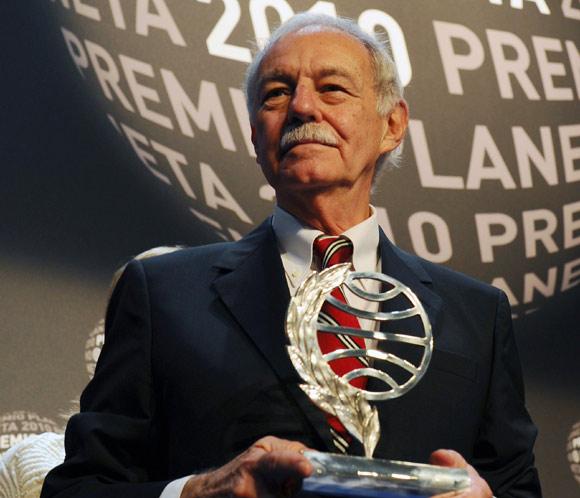 Eduardo Mendoza, un clásico moderno que triunfa entre el público y la crítica Eduardo Mendoza, un clásico moderno que triunfa entre el público y la crítica