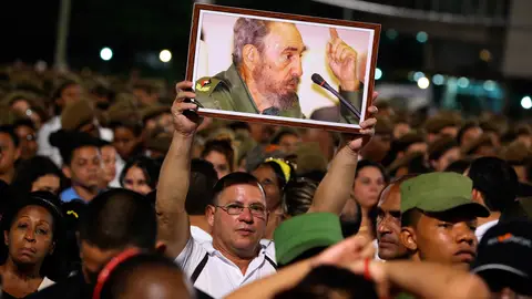 Miles de personas asisten al acto celebrado para despedir al fallecido líder cubano Fidel Castro, en la Plaza de la Revolución de La Habana Miles de personas asisten al acto celebrado para despedir al fallecido líder cubano Fidel Castro, en la Plaza de la Revolución de La Habana