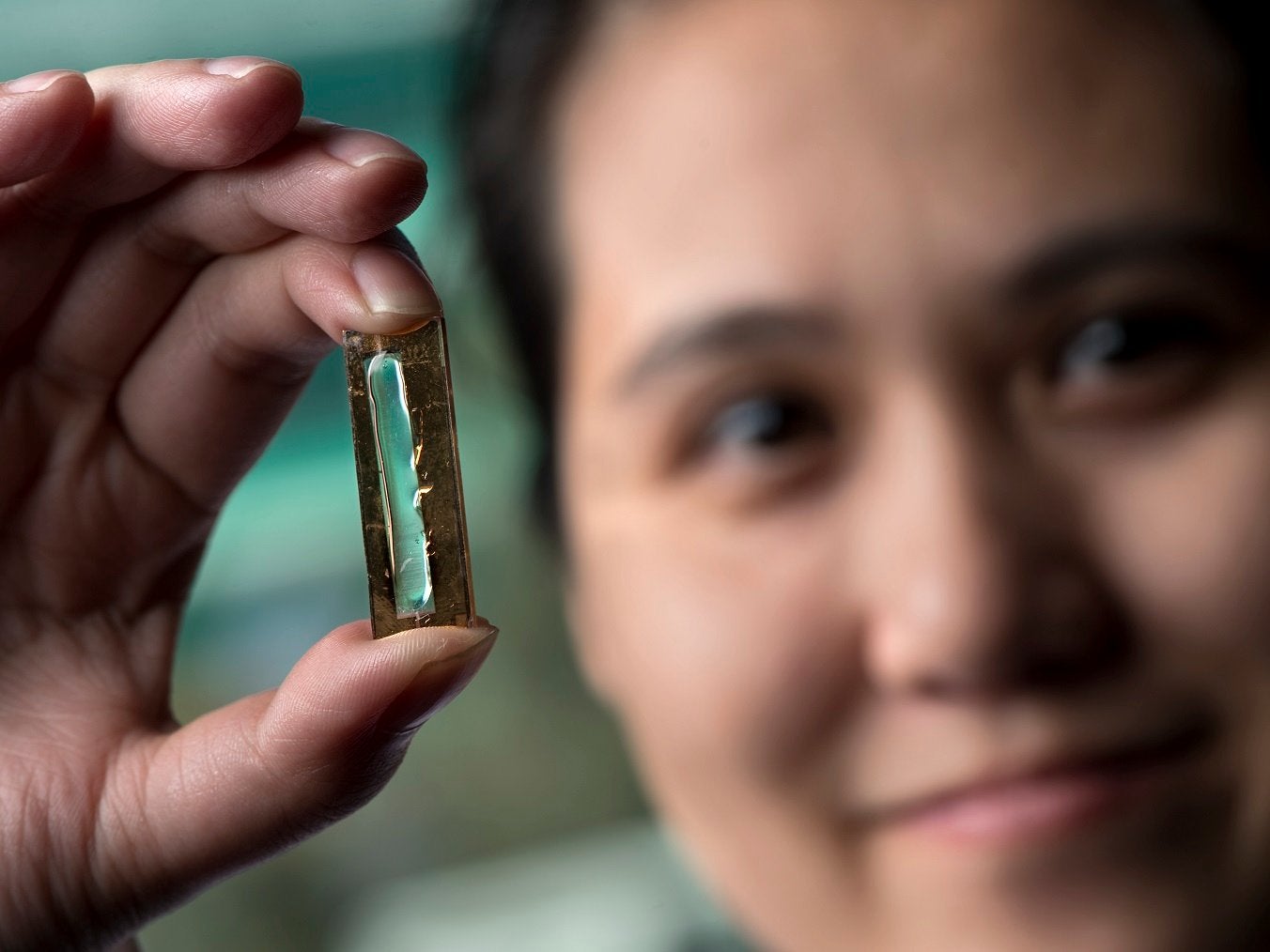 Un estudiante desarrollla por accidente una batería de móvil que dura 400 años Un estudiante desarrollla por accidente una batería de móvil que dura 400 años